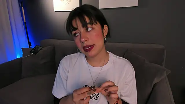 Snapshot of flower_smith_ chatting on 11-17-25, 12:00 flower smith online show from 11-17-25, 12:00