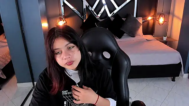 Julieth brown  online show from 10-11-25, 07:34