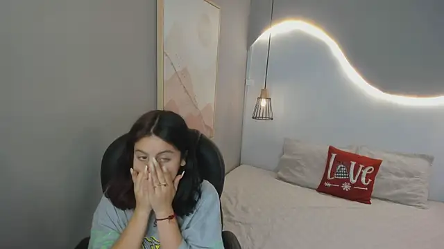 Julieth brown  online show from 11-20-25, 06:40