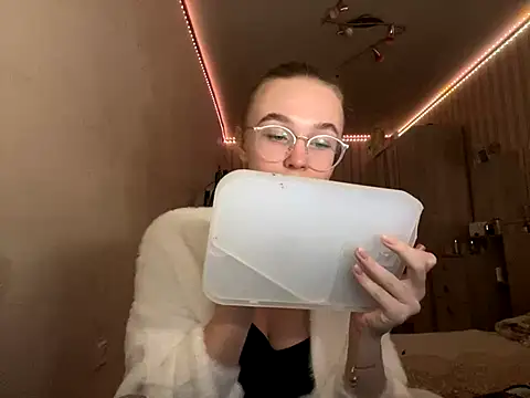 Snapshot of bellameow88 chatting on 09-16-25, 01:12 bellameow88 online show from 09-16-25, 01:12