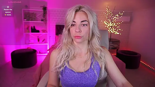 BellaRayyy online show from 04-28-26, 05:56