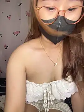 Snapshot of Chezzy18 chatting on 11-17-25, 03:18 Chezzy18 online show from 11-17-25, 03:18