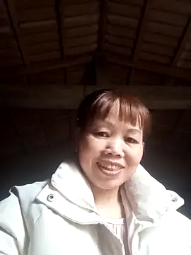 Snapshot of _YooY_ chatting on 10-31-25, 02:23 YooY online show from 10-31-25, 02:23