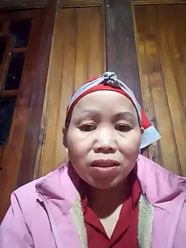 Snapshot of _YooY_ chatting on 11-13-25, 11:31 YooY online show from 11-13-25, 11:31