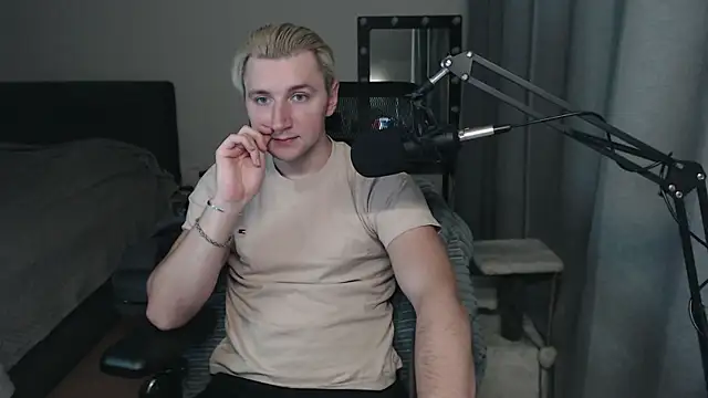 Snapshot of Elvin_Vaenight chatting on 10-07-25, 10:29 Elvin Vaenight online show from 10-07-25, 10:29