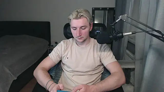 Snapshot of Elvin_Vaenight chatting on 10-08-25, 09:45 Elvin Vaenight online show from 10-08-25, 09:45