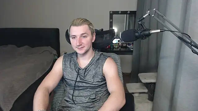 Snapshot of Elvin_Vaenight chatting on 10-15-25, 10:43 Elvin Vaenight online show from 10-15-25, 10:43