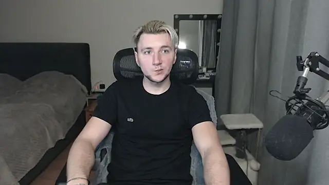 Snapshot of Elvin_Vaenight chatting on 10-30-25, 07:03 Elvin Vaenight online show from 10-30-25, 07:03