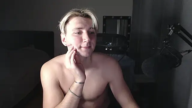 Snapshot of Elvin_Vaenight chatting on 11-01-25, 06:32 Elvin Vaenight online show from 11-01-25, 06:32