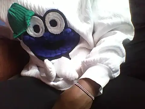 Snapshot of Moongodessy chatting on 10-14-25, 01:56 Moongodessy online show from 10-14-25, 01:56