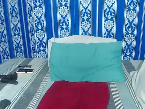 Snapshot of JUICEYLIPS333 chatting on 10-27-25, 07:40 JUICEYLIPS333 online show from 10-27-25, 07:40