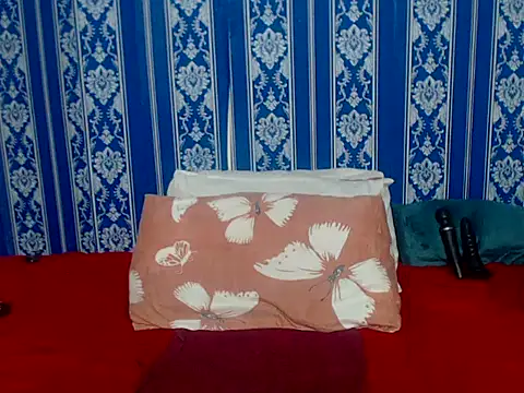 Snapshot of JUICEYLIPS333 chatting on 11-12-25, 06:41 JUICEYLIPS333 online show from 11-12-25, 06:41