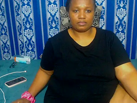 Snapshot of JUICEYLIPS333 chatting on 11-15-25, 07:32 JUICEYLIPS333 online show from 11-15-25, 07:32