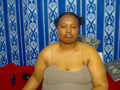 Snapshot of JUICEYLIPS333 chatting on 11-22-25, 04:44 JUICEYLIPS333 online show from 11-22-25, 04:44