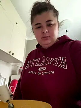 Snapshot of AliceCurlyX chatting on 12-05-25, 10:24 AliceCurlyX online show from 12-05-25, 10:24