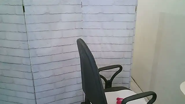 Snapshot of Helen_xi_ chatting on 01-12-26, 05:12 Helen xi online show from 01-12-26, 05:12