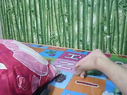 Snapshot of juicey_pussy chatting on 10-21-25, 04:30 juicey pussy online show from 10-21-25, 04:30