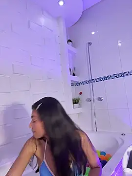 AlassiaHocthner online show from 12-20-25, 12:01