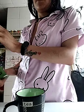 Queen Ashly online show from 11-18-25, 06:01