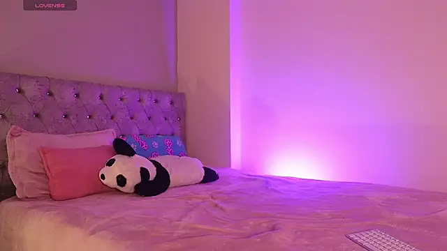 Alisha Olsen  online show from 11-10-25, 03:16