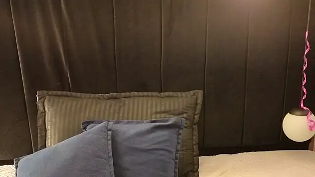 Snapshot of LiaMonroee_ chatting on 06-11-26, 12:25 LiaMonroee online show from 06-11-26, 12:25