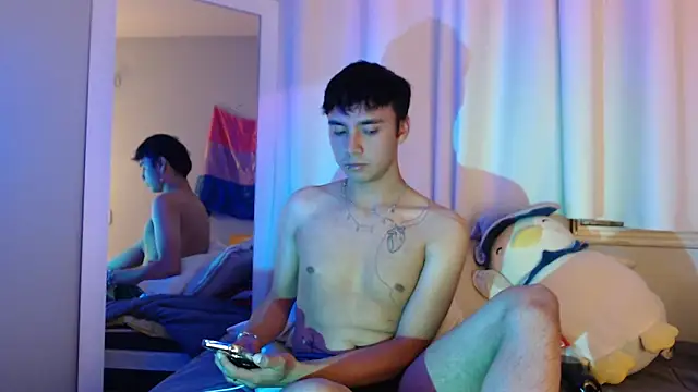 Snapshot of Noah_Blaze chatting on 09-24-25, 03:54 Noah Blaze online show from 09-24-25, 03:54