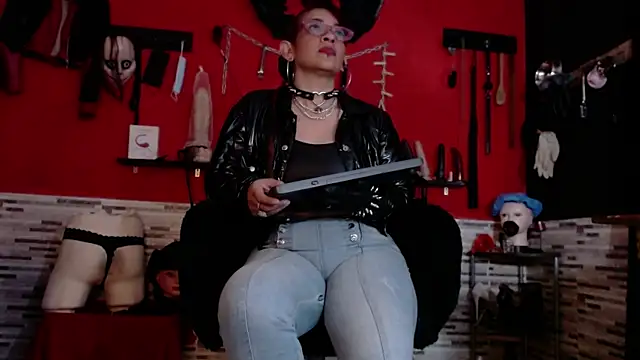 Snapshot of Miss_Mirandaa chatting on 09-16-25, 05:08 Miss Mirandaa online show from 09-16-25, 05:08