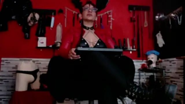 Snapshot of Miss_Mirandaa chatting on 10-21-25, 11:16 Miss Mirandaa online show from 10-21-25, 11:16