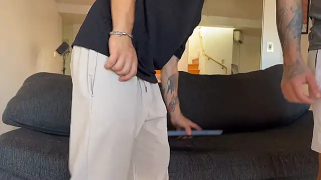 Snapshot of lenruy chatting on 12-15-25, 09:19 lenruy online show from 12-15-25, 09:19