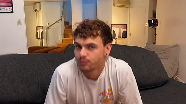 Snapshot of lenruy chatting on 12-18-25, 01:11 lenruy online show from 12-18-25, 01:11