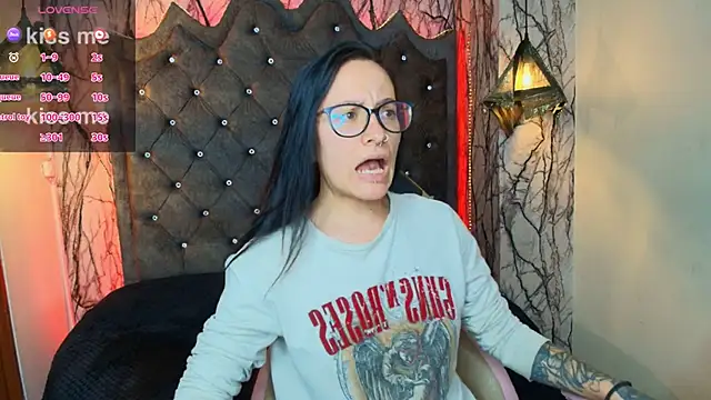 Zami Escobar of online show from 09-11-25, 06:52