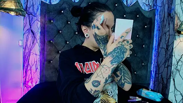 Zami Escobar of online show from 09-17-25, 06:42