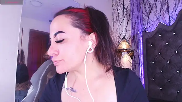 Zami Escobar of online show from 04-27-26, 05:33