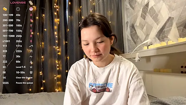 KiraVelvet online show from 11-30-25, 08:40