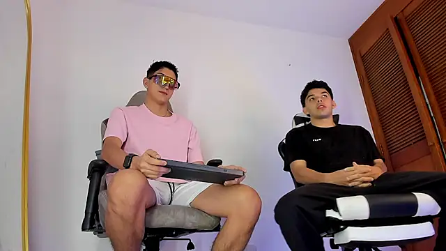 sotooliver3 online show from 03-08-26, 07:50