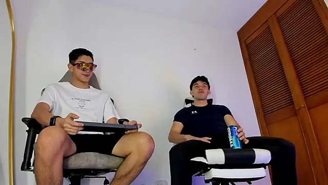 sotooliver3 online show from 03-09-26, 08:57