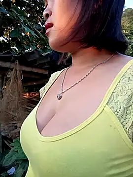 maycuc123 online show from 10-17-25, 11:29