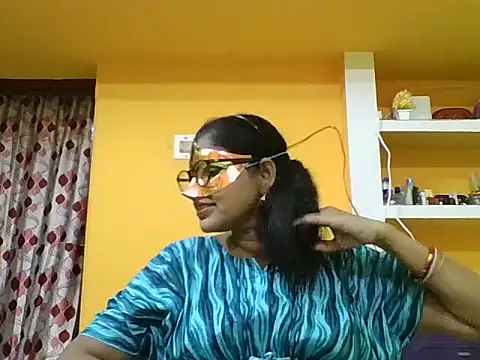 Snapshot of kavya1 chatting on 10-09-25, 04:32 kavya1 online show from 10-09-25, 04:32