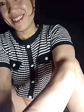 Snapshot of Fienjr chatting on 11-16-25, 06:13 Fienjr online show from 11-16-25, 06:13