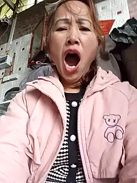 Snapshot of Fienjr chatting on 11-18-25, 02:50 Fienjr online show from 11-18-25, 02:50