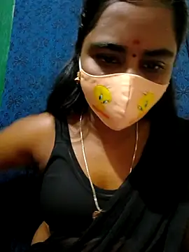 Snapshot of mini-queen chatting on 09-10-25, 01:33 mini-queen online show from 09-10-25, 01:33