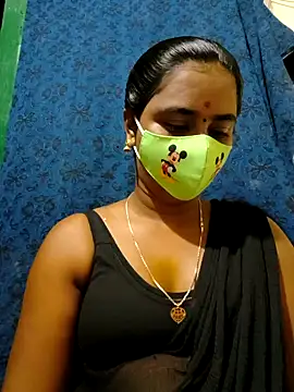 Snapshot of mini-queen chatting on 09-13-25, 06:18 mini-queen online show from 09-13-25, 06:18