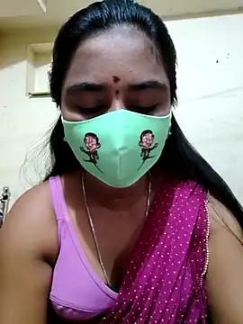 Snapshot of mini-queen chatting on 09-28-25, 03:23 mini-queen online show from 09-28-25, 03:23