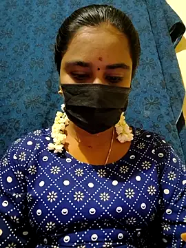 Snapshot of mini-queen chatting on 10-08-25, 04:48 mini-queen online show from 10-08-25, 04:48