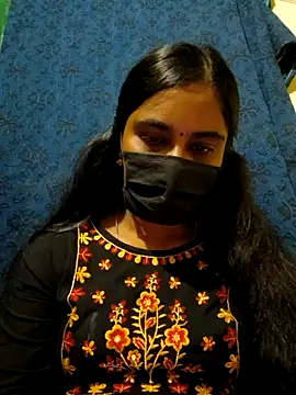 Snapshot of mini-queen chatting on 10-18-25, 05:14 mini-queen online show from 10-18-25, 05:14