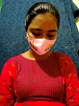 Snapshot of mini-queen chatting on 10-19-25, 08:15 mini-queen online show from 10-19-25, 08:15