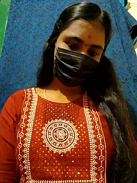 Snapshot of mini-queen chatting on 10-25-25, 05:30 mini-queen online show from 10-25-25, 05:30