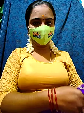 Snapshot of mini-queen chatting on 11-22-25, 03:00 mini-queen online show from 11-22-25, 03:00