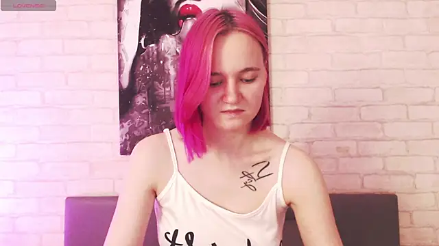 Snapshot of Ericha_Stone chatting on 09-19-25, 02:35 Ericha Stone online show from 09-19-25, 02:35