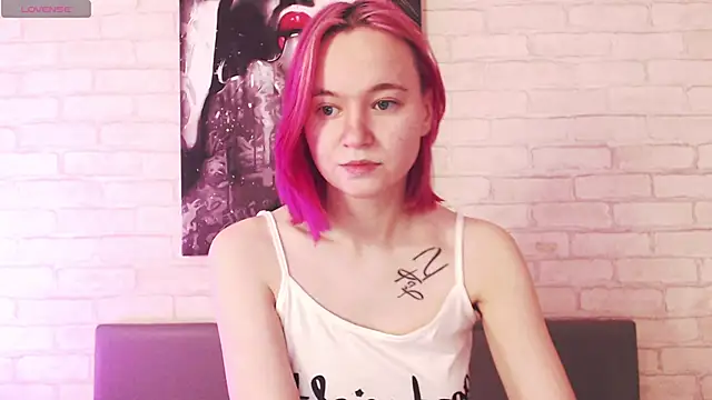 Snapshot of Ericha_Stone chatting on 09-20-25, 01:39 Ericha Stone online show from 09-20-25, 01:39